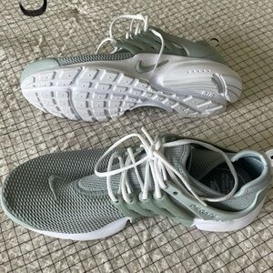 Nike Presto Mint Green and White Athletic Shoes